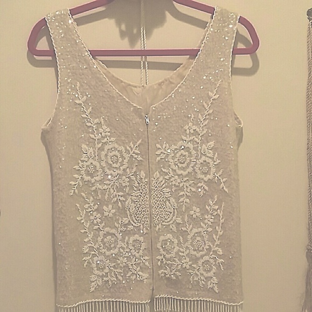 Vintage circa 1958 white seed bead and sequins 🌹
